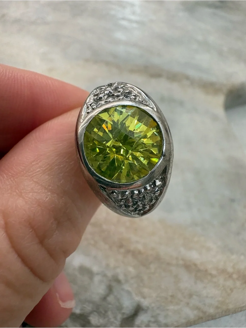 Vintage Gold Plated Ring with Lime Green Gemstone - Size 7.75